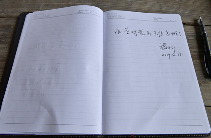 潘東升參加主題黨日活動(dòng)，手書(shū)“永葆對黨的無(wú)限忠誠”。